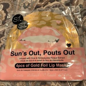 Gold foil lip masks